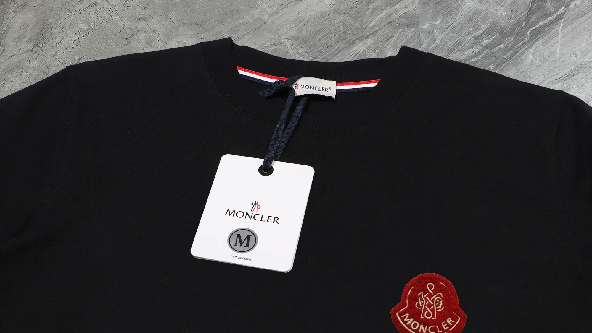 【 In Stock】 〖 𝐌𝐎𝐍𝐂𝐋𝐄𝐑~ 〗 440g ， 😎 ， ， Factory 2025 T ， ， Premium LOGO， Same Style ：Black White Size：S M L XL 2XL
